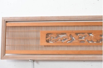 ヴィンテージ建具　昭和後期　松の木に鷹　縦繁格子と彫刻の欄間2枚セット　(R-088462)