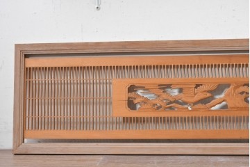 ヴィンテージ建具　昭和後期　松の木に鷹　縦繁格子と彫刻の欄間2枚セット　(R-088462)
