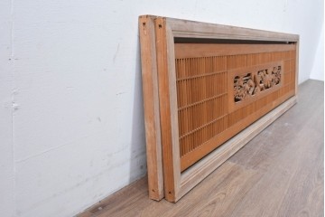 ヴィンテージ建具　昭和後期　松の木に鷹　縦繁格子と彫刻の欄間2枚セット　(R-088462)