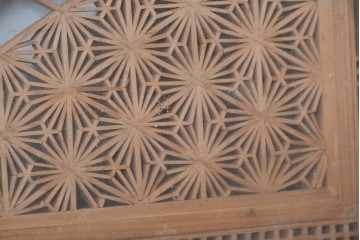 ヴィンテージ建具　昭和中期から昭和後期　両面ガラス　繊細な組子細工が目を引く欄間1枚　(R-088463)