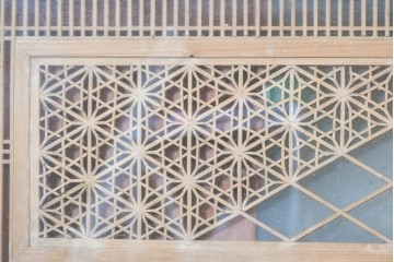 ヴィンテージ建具　昭和中期から昭和後期　両面ガラス　繊細な組子細工が目を引く欄間1枚　(R-088464)