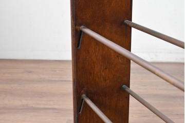 イギリスアンティーク　オーク材　クラシカルな佇まいのシューズラック　(R-088470)