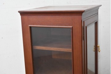 中古　美品　maruni(マルニ木工)　地中海シリーズ　お気に入りを美しく飾れるガラス扉のコーナーキャビネット　(R-088471)