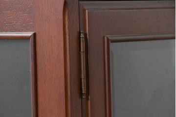 中古　美品　maruni(マルニ木工)　地中海シリーズ　お気に入りを美しく飾れるガラス扉のコーナーキャビネット　(R-088471)