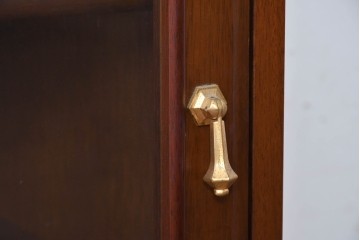 中古　美品　maruni(マルニ木工)　地中海シリーズ　お気に入りを美しく飾れるガラス扉のコーナーキャビネット　(R-088471)
