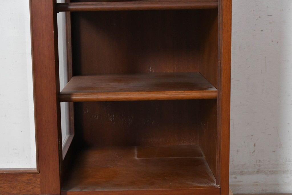 中古　美品　maruni(マルニ木工)　地中海シリーズ　お気に入りを美しく飾れるガラス扉のコーナーキャビネット　(R-088471)