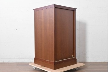 中古　美品　maruni(マルニ木工)　地中海シリーズ　お気に入りを美しく飾れるガラス扉のコーナーキャビネット　(R-088471)