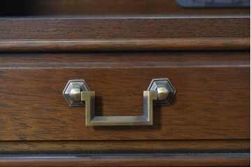 中古　美品　maruni(マルニ木工)　地中海ロイヤルシリーズ(ROYAL)　上品な金具が映える格調高い電話台　定価約15万円　(R-088472)