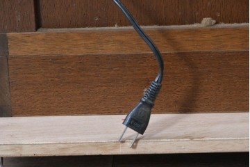 中古　美品　maruni(マルニ木工)　地中海ロイヤルシリーズ(ROYAL)　上品な金具が映える格調高い電話台　定価約15万円　(R-088472)