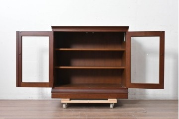 中古　美品　maruni(マルニ木工)　地中海シリーズ　格調高いデザインが魅力のサイドボード　(R-088473)