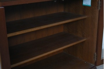 中古　美品　maruni(マルニ木工)　地中海シリーズ　格調高いデザインが魅力のサイドボード　(R-088473)