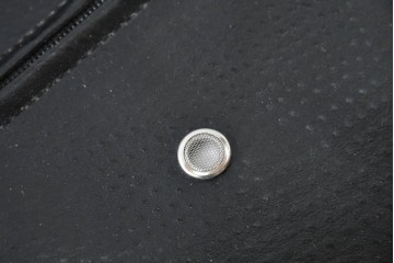 中古　特注オーダー品　フェイクレザー　重厚感のあるモダンなイタリアンデザインの2.5人掛けソファ　製作費約65万円　(R-088475)