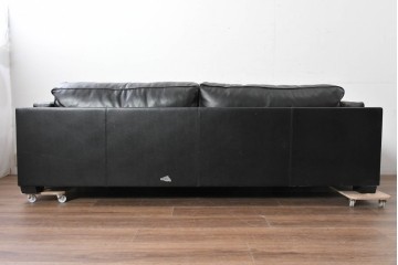 中古　特注オーダー品　フェイクレザー　重厚感のあるモダンなイタリアンデザインの2.5人掛けソファ　製作費約65万円　(R-088475)