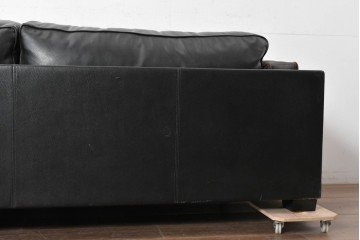 中古　特注オーダー品　フェイクレザー　重厚感のあるモダンなイタリアンデザインの2.5人掛けソファ　製作費約65万円　(R-088475)