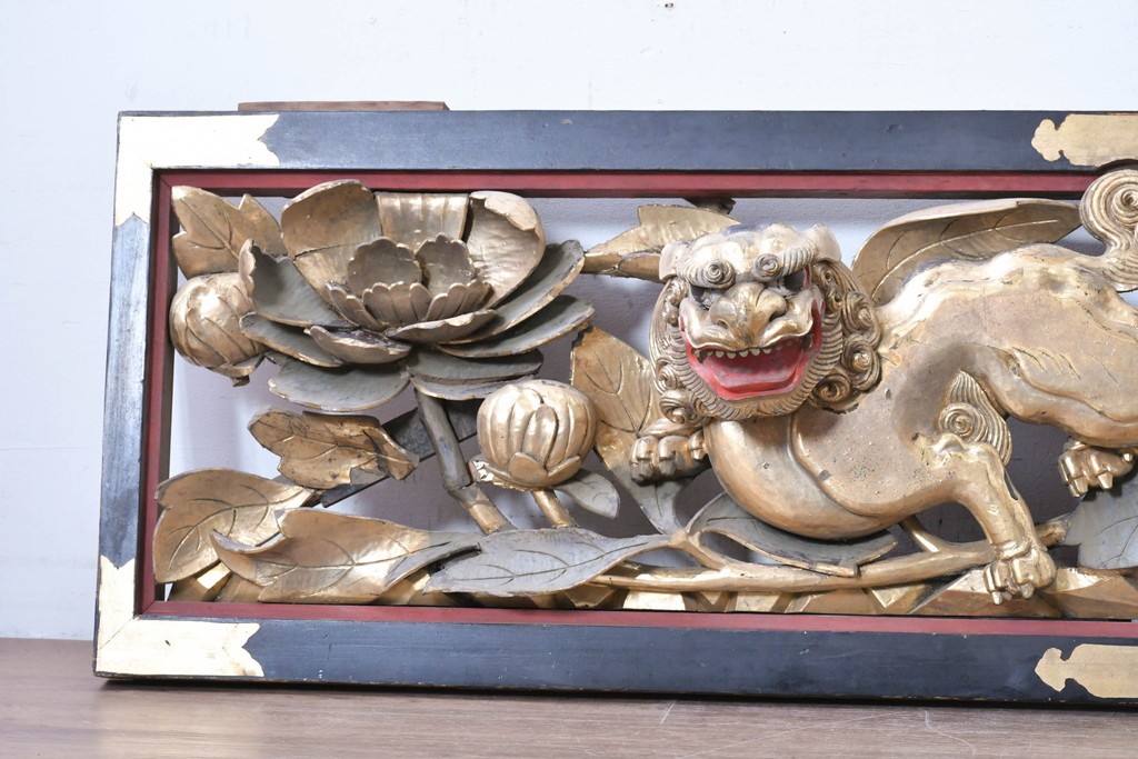 アンティーク建具　江戸から明治期　獅子と牡丹　寺社仏閣で使われていた木彫りの欄間1枚　(R-088476)