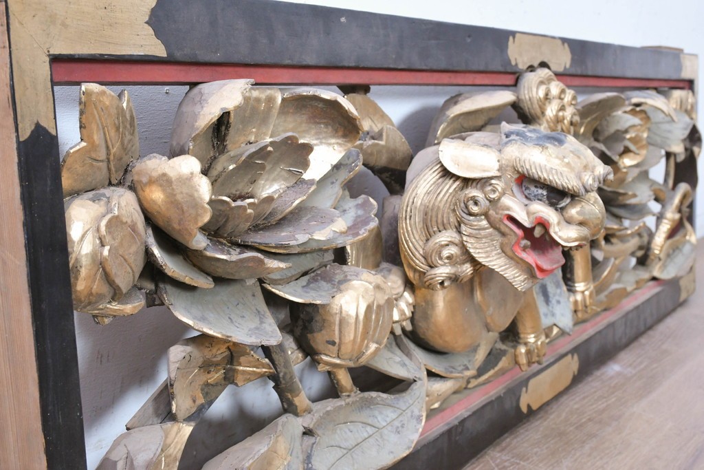 アンティーク建具　江戸から明治期　獅子と牡丹　寺社仏閣で使われていた木彫りの欄間1枚　(R-088476)