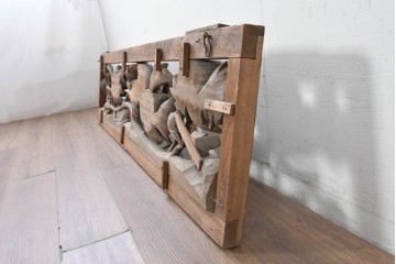 アンティーク建具　江戸から明治期　獅子と牡丹　寺社仏閣で使われていた木彫りの欄間1枚　(R-088476)