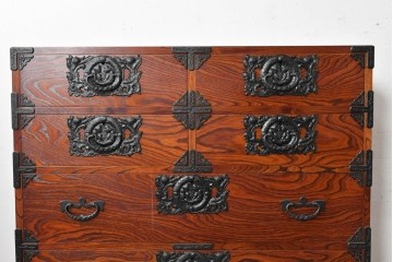 中古　岩谷堂箪笥　重厚な金具と美しい木目が印象的な衣装箪笥　(R-088478)