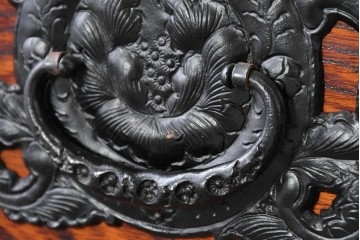 中古　岩谷堂箪笥　重厚な金具と美しい木目が印象的な衣装箪笥　(R-088478)