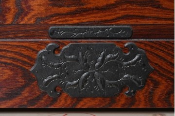中古　岩谷堂箪笥　重厚な金具と美しい木目が印象的な衣装箪笥　(R-088478)