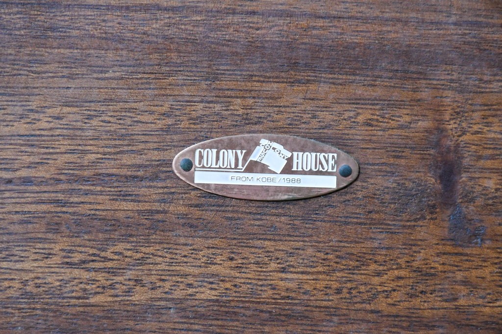 和製ヴィンテージ　神戸洋家具　COLONY HOUSE(コロニーハウス)　クラシカルな彫刻入りの卓上シェルフ　(R-088479)