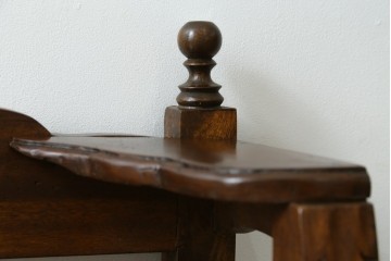 和製ヴィンテージ　神戸洋家具　COLONY HOUSE(コロニーハウス)　クラシカルな彫刻入りの卓上シェルフ　(R-088479)