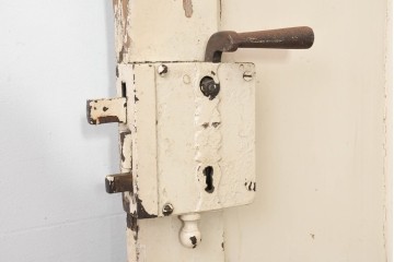 北欧アンティーク建具　クラシカルな意匠が魅力の木製ドア1枚　(R-088482)