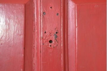 イギリスアンティーク建具　1930年頃　鮮やかな赤色が目を引くペイントドア1枚　(R-088483)