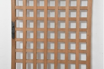 アンティーク建具　大正から昭和初期　マス目デザインが美しい幅狭のきつね格子蔵戸1枚　(R-088484)