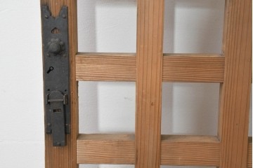 アンティーク建具　大正から昭和初期　マス目デザインが美しい幅狭のきつね格子蔵戸1枚　(R-088484)