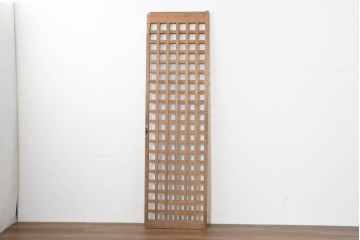 アンティーク建具　大正から昭和初期　マス目デザインが美しい幅狭のきつね格子戸1枚　(R-088485)