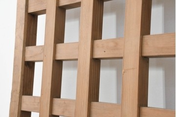 アンティーク建具　大正から昭和初期　マス目デザインが美しい幅狭のきつね格子戸1枚　(R-088485)