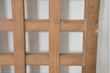 アンティーク建具　大正から昭和初期　マス目デザインが美しい幅狭のきつね格子戸1枚　(R-088485)
