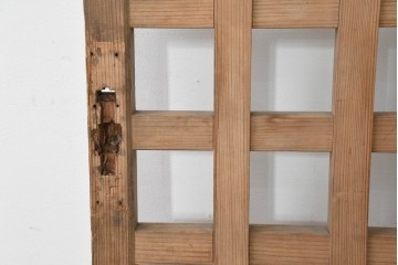 アンティーク建具　大正から昭和初期　マス目デザインが美しい幅狭のきつね格子戸1枚　(R-088485)