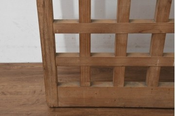 アンティーク建具　大正から昭和初期　マス目デザインが美しい幅狭のきつね格子戸1枚　(R-088485)