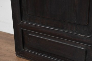 アジアンヴィンテージ　中国　重厚感のある彫刻入り格子扉1対　(R-088486)