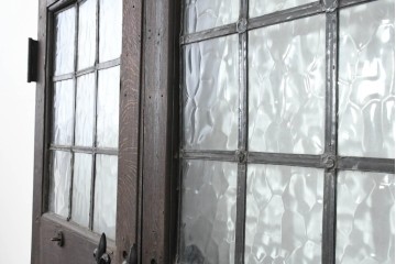 アンティーク建具　フランス　オーク材　水面のようなステンドグラスが印象的な両開きドア2枚(1対)セット　(R-088487)