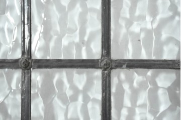 アンティーク建具　フランス　オーク材　水面のようなステンドグラスが印象的な両開きドア2枚(1対)セット　(R-088487)