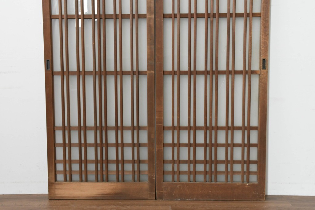 ヴィンテージ建具　昭和中期　幅狭　端正な縦格子のガラス入り玄関戸2枚セット　(R-088490)