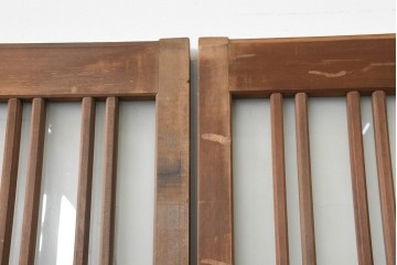 ヴィンテージ建具　昭和中期　幅狭　端正な縦格子のガラス入り玄関戸2枚セット　(R-088490)