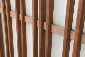 ヴィンテージ建具　昭和中期　幅狭　端正な縦格子のガラス入り玄関戸2枚セット　(R-088490)