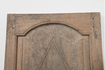 東欧アンティーク建具　1900年頃　個性的な彫刻意匠が目を引く板戸1枚　(R-088492)