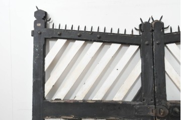 オーストラリアアンティーク建具　1920年頃　黒と白のペイントのコントラストが目を引く重厚な門扉2枚(1対)セット　(R-088494)