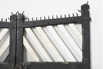 オーストラリアアンティーク建具　1920年頃　黒と白のペイントのコントラストが目を引く重厚な門扉2枚(1対)セット　(R-088494)