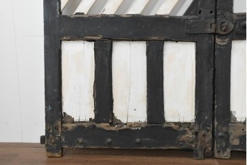 オーストラリアアンティーク建具　1920年頃　黒と白のペイントのコントラストが目を引く重厚な門扉2枚(1対)セット　(R-088494)
