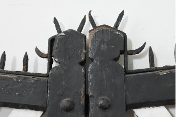 オーストラリアアンティーク建具　1920年頃　黒と白のペイントのコントラストが目を引く重厚な門扉2枚(1対)セット　(R-088494)