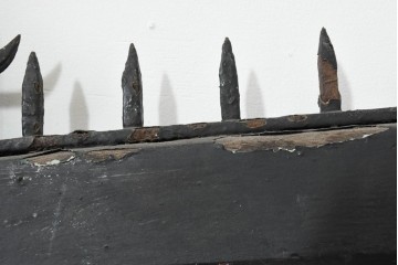 オーストラリアアンティーク建具　1920年頃　黒と白のペイントのコントラストが目を引く重厚な門扉2枚(1対)セット　(R-088494)