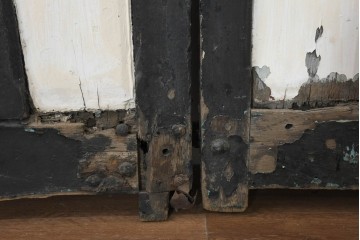 オーストラリアアンティーク建具　1920年頃　黒と白のペイントのコントラストが目を引く重厚な門扉2枚(1対)セット　(R-088494)