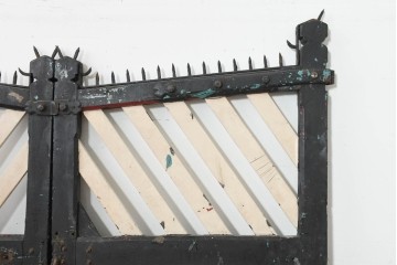 オーストラリアアンティーク建具　1920年頃　黒と白のペイントのコントラストが目を引く重厚な門扉2枚(1対)セット　(R-088494)