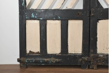 オーストラリアアンティーク建具　1920年頃　黒と白のペイントのコントラストが目を引く重厚な門扉2枚(1対)セット　(R-088494)